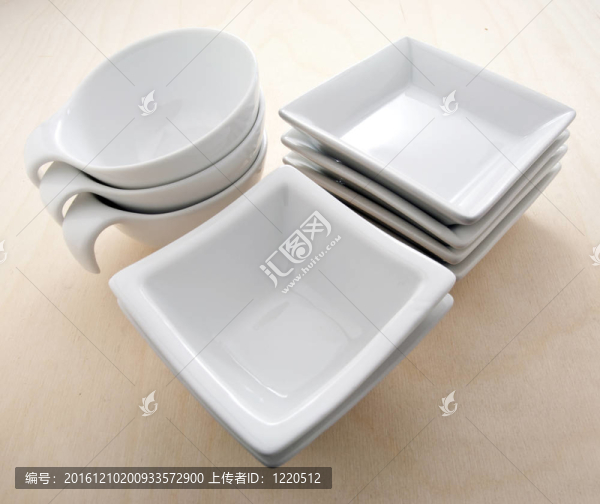 白瓷不同容器