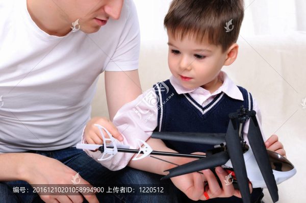 父親和他年幼的兒子