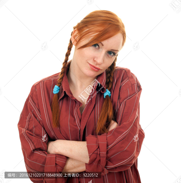 年輕的紅頭發(fā)女人襯衫的辮子