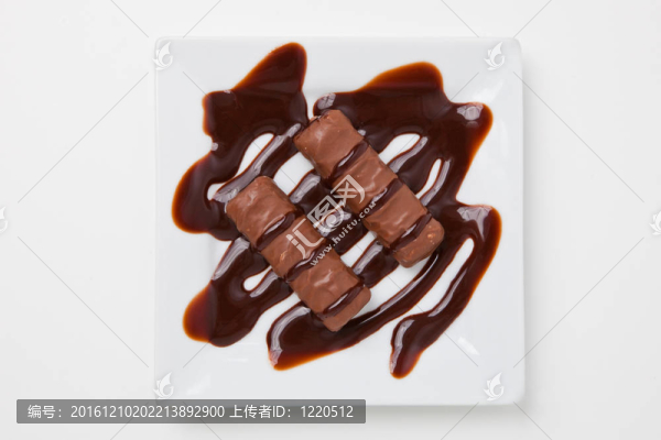 巧克力糖漿的酒吧