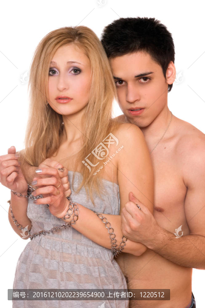 年輕人和一個驚恐的金發(fā)女人