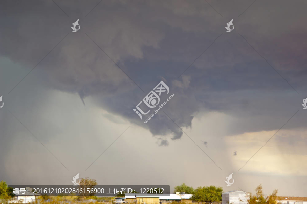 龍卷風在托諾帕亞利桑那州編輯