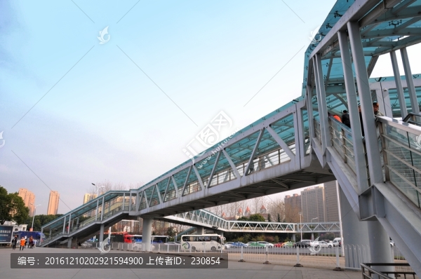 過(guò)街人行天橋
