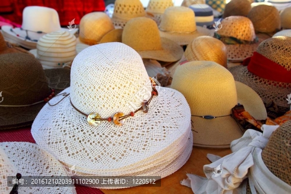 市場(chǎng)手鋪店帽子排列