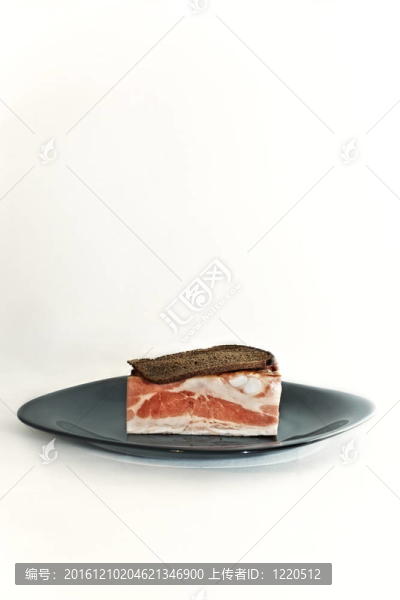 大三明治與厚片肉和薄面包