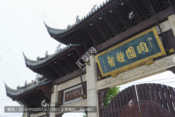 龍華寺大門