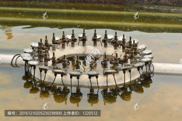 噴泉的金屬構造