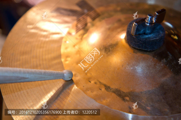 鼓包