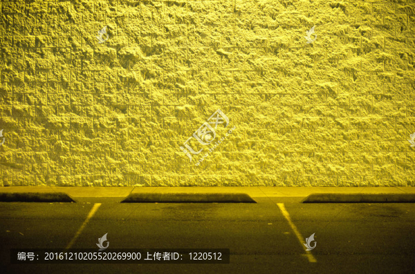 夜間空停車(chē)場(chǎng)