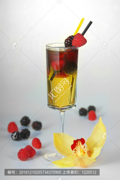飲料；軟；漿果；覆盆子；玻璃；可口；有用