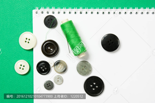 帶針和鈕扣的螺紋