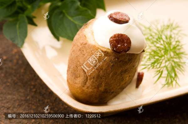 酸奶焗馬鈴薯；Greaves和新鮮蒔蘿