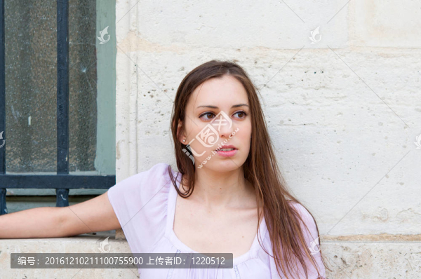 戶(hù)外肖像年輕女子