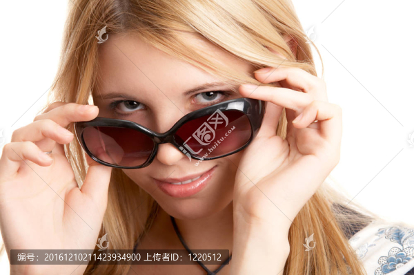 戴墨鏡的女人