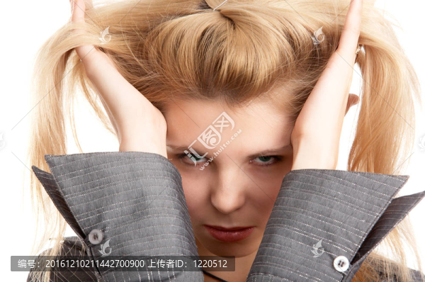 白色背景的女孩