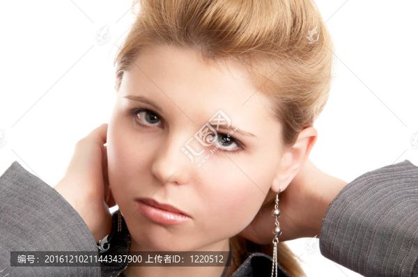 白色背景的女孩