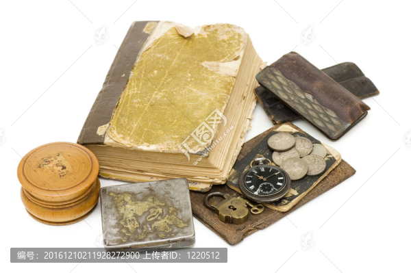 舊書與筆為背景