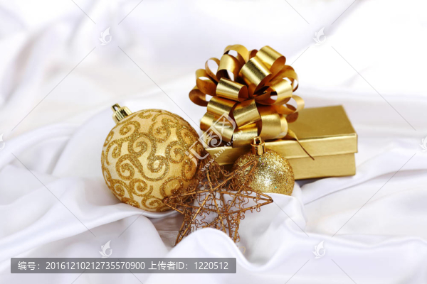 金色圣誕球