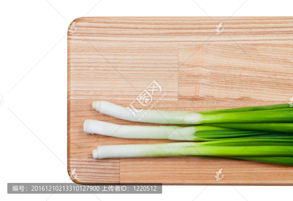 菜板上的大蔥。