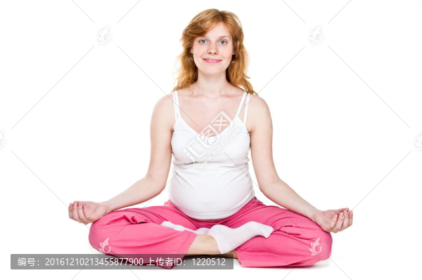 一個(gè)孕婦坐在蓮花的位置上
