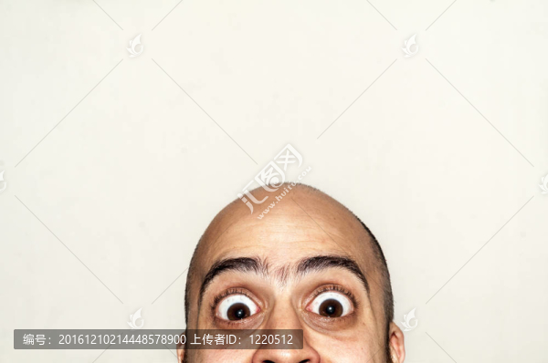 半滑稽臉大眼睛表情看