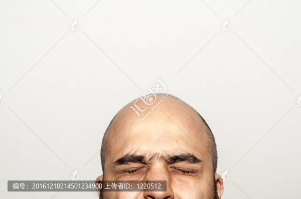 半閉閉眼表情