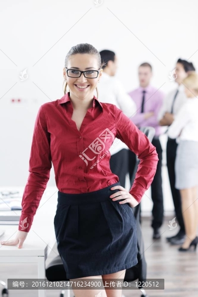 商界婦女與她的工作人員在后臺(tái)
