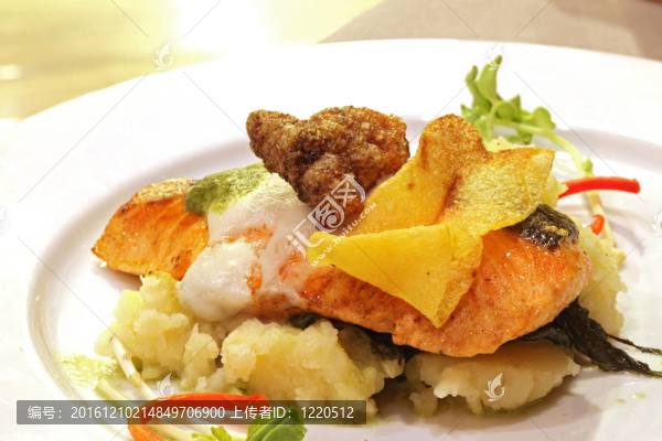 扒三文魚(yú)排