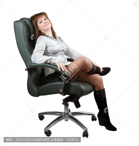 坐在豪華辦公椅上的商務(wù)女性