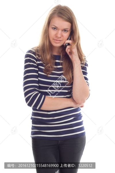 女孩在電話里說話