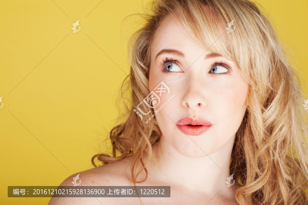 長卷發(fā)的女人