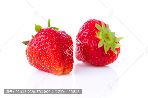 在近兩個(gè)草莓