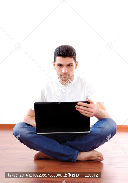 Young,Man,Sitting與筆記本電腦在家里