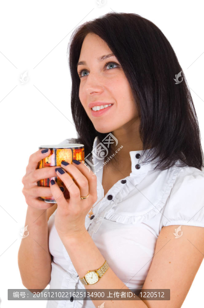 微笑的女人帶著杯子
