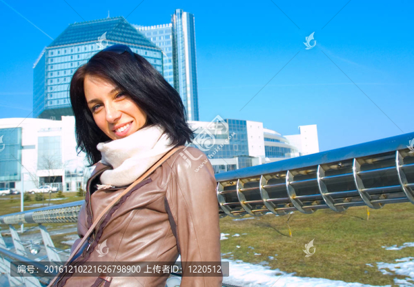 年輕女子戶外