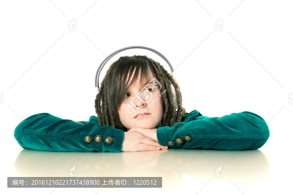 戴著耳機(jī)的女孩