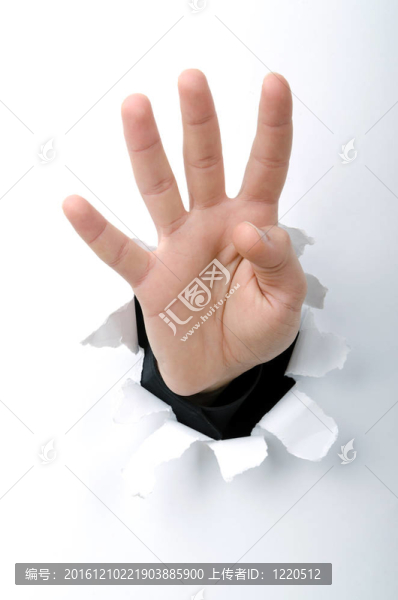 手穿過(guò)紙上的洞