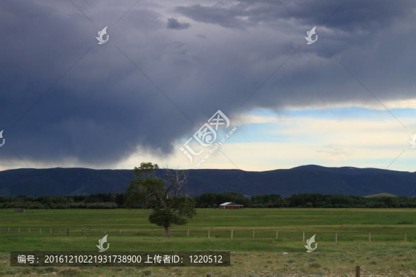 暴風雨前美麗的天空