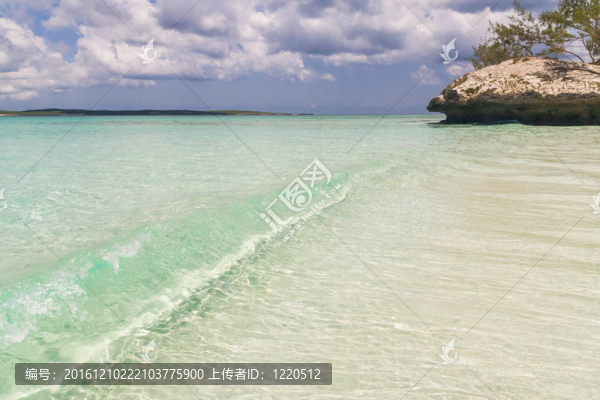 瀉湖中的波浪