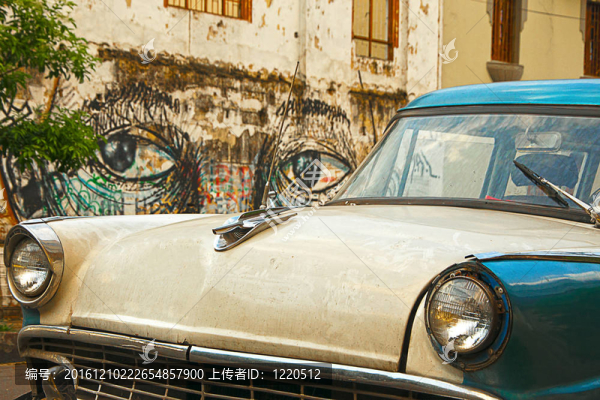 在背景壁畫經(jīng)典車