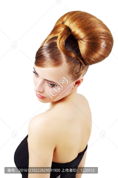 美麗的女孩與復(fù)古的發(fā)型孤立的白色