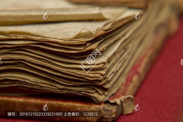 破舊的書頁