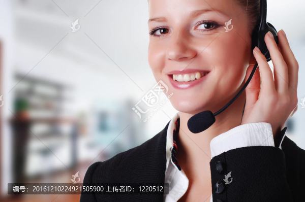女人用耳機(jī)