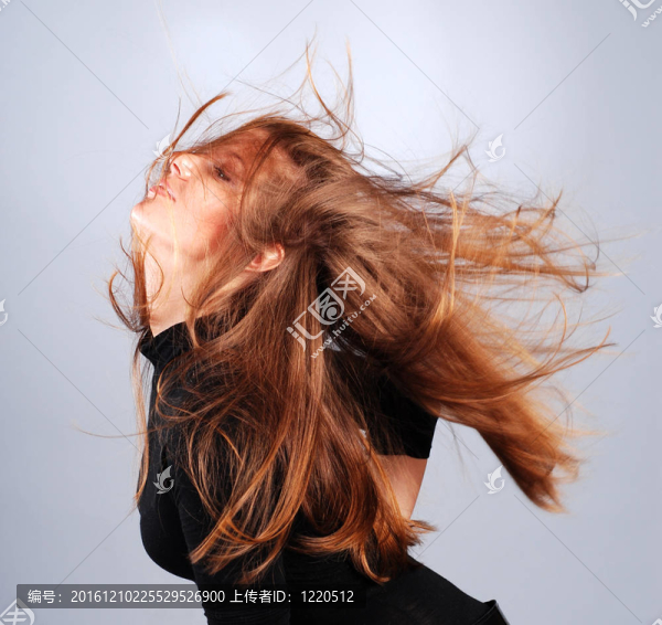 年輕漂亮的女人