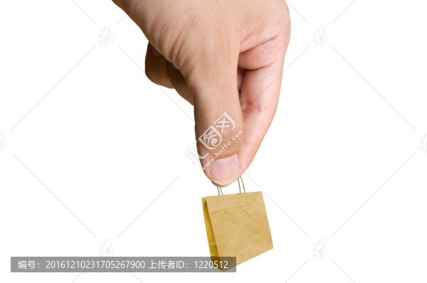 拿著棕色紙袋的人