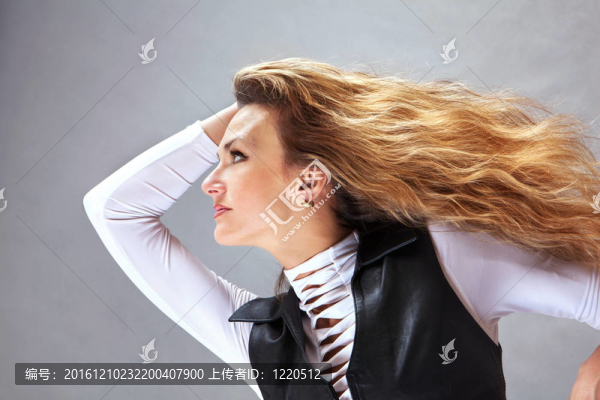 長發(fā)的女人