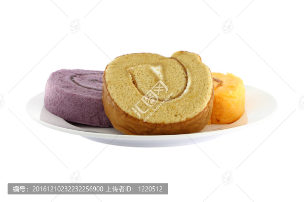 三色甜甜圈蛋糕聚焦棕碟。