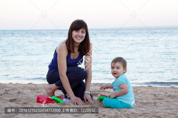 快樂(lè)媽媽與幼兒