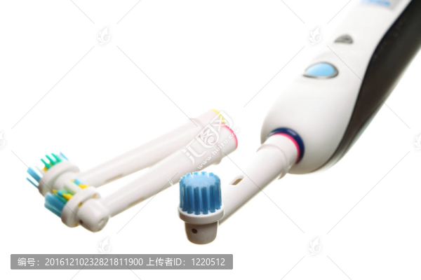 白色牙刷