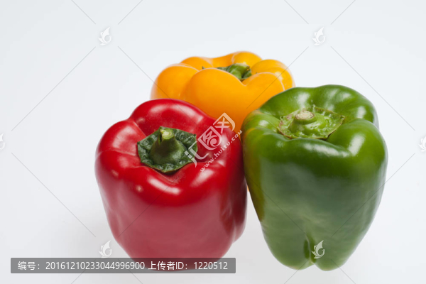 紅的；黃綠色的青椒